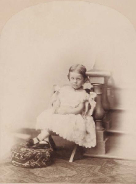 little-girl-at-steps-little-girl-seated