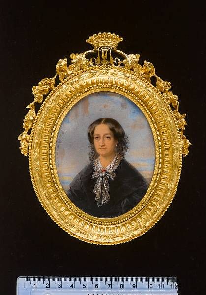 wearing-black-dress-with-white-lace-collar-matching-bow-held-with-ruby-brooch-pearl-earring-and-her-hair