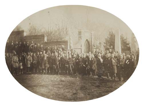 veterans-of-the-war-of-1812-in-front-of-washington-s-tomb-mt-vernon