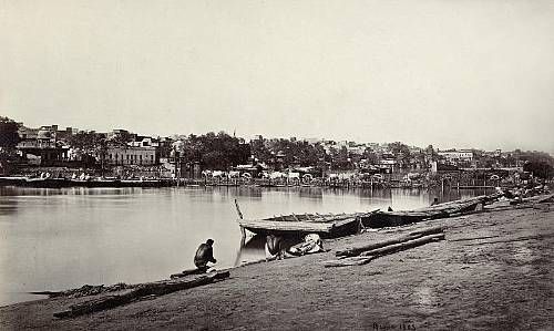 muttra-from-the-opposite-bank-of-the-jumna-bridge-of-boats-in-the-foreground-1870s