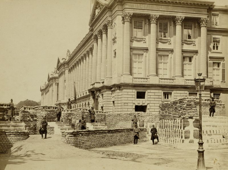 barricades-during-the-communard-revolt-paris