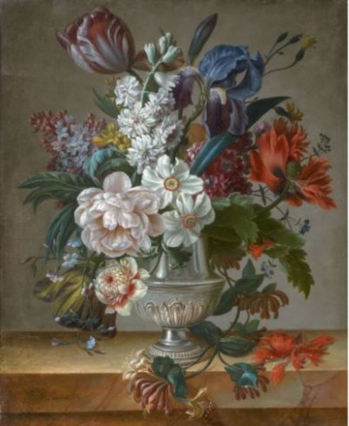 nature-morte-au-bouquet-de-fleurs-dans-un-vase-en-argent-pose-sur-un-entablement