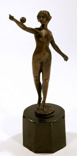 nude-with-ball