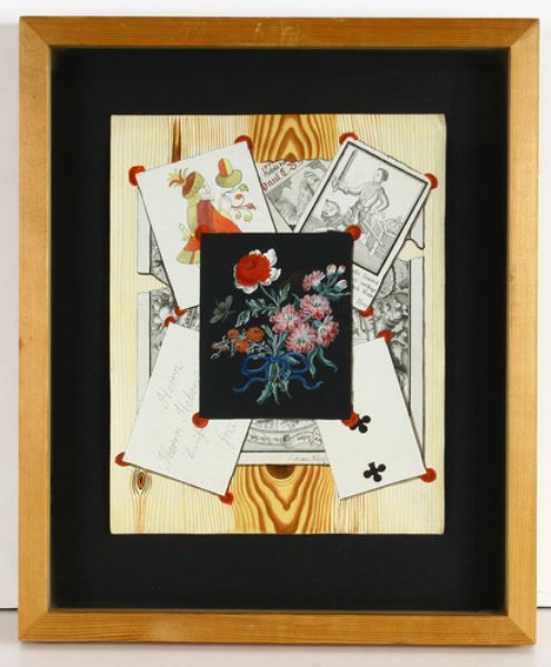 quodlibet-mit-feldblumenstrau-vor-spielkarten-und-kupferstichen-arrangiert-vor-illusionistischer-bretterwand