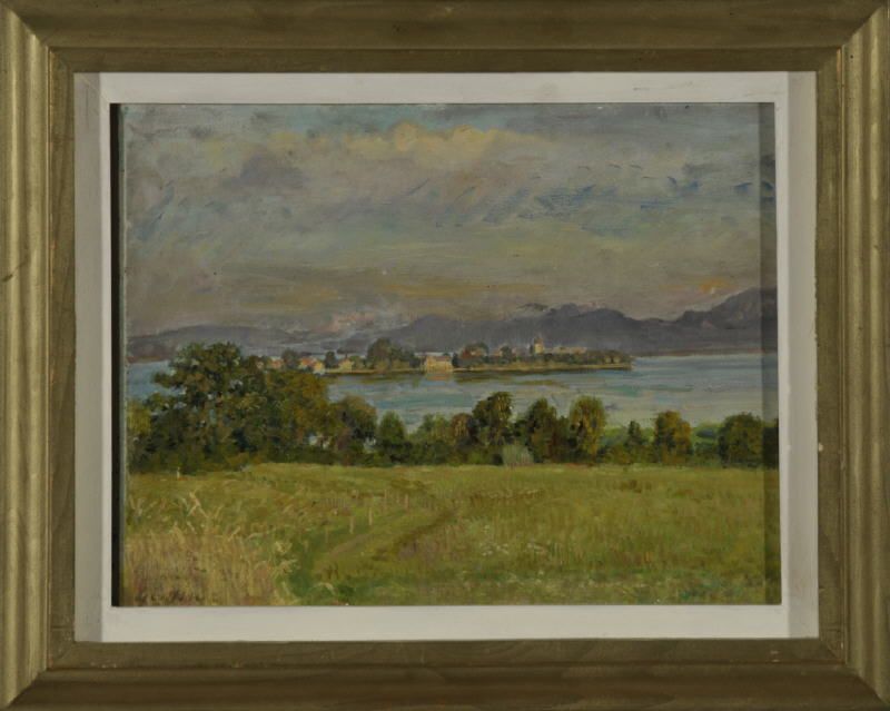 chiemseelandschaft-mit-blick-auf-die-fraueninsel-an-einem-sommertag