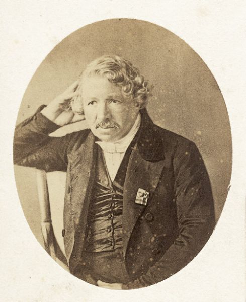 portrait-of-louis-daguerre