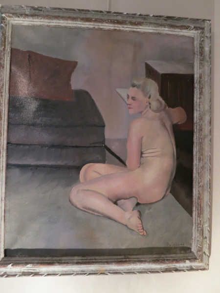 femme-nue-assise-dans-un-interieur