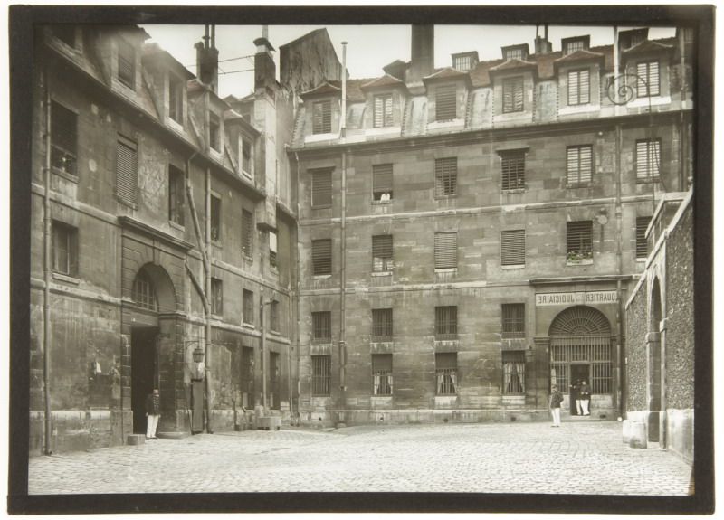 prison-saint-lazare-hotel-de-ville