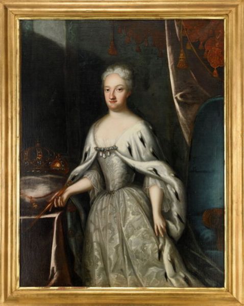 portratt-av-drottning-ulrika-eleonora-d-y-1688-1741-ikladd-silverfargad-klanning-och-hermelinbramad-mantel-i-palatsinterior