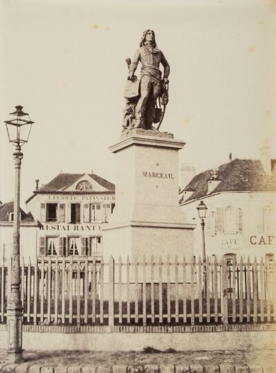 chartres-la-statue-de-marceau