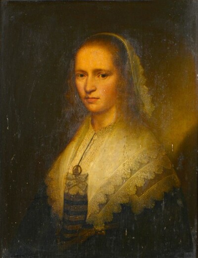 portrait-de-jeune-femme-au-col-de-dentelle-et-pendentif