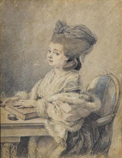 portrait-de-femme-a-sa-table-d-interieur