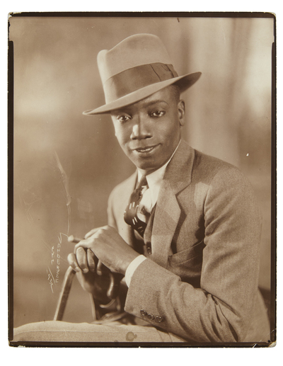 elegant-young-man-with-cigar