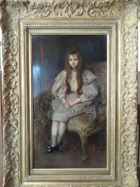 portrait-de-jeune-fille-assise